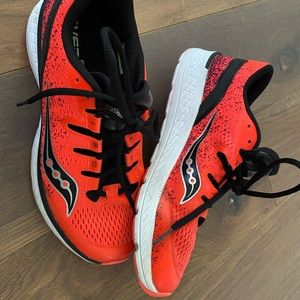 Boys Saucony Running Shoe size 6.5 (Big kids)